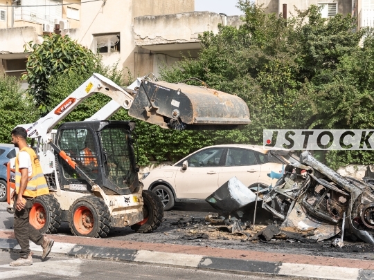 Ramat Gan, Israel, April 04, 2026 – Iranian Cluster Munition Strike Across Central Israel